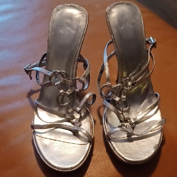 💙🌺Guess Silver Strappy Heeled Sandals - Picture 15 of 15